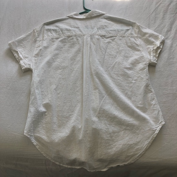 Universal Thread Short Sleeve Button Down Size Medium. - Picture 3 of 4